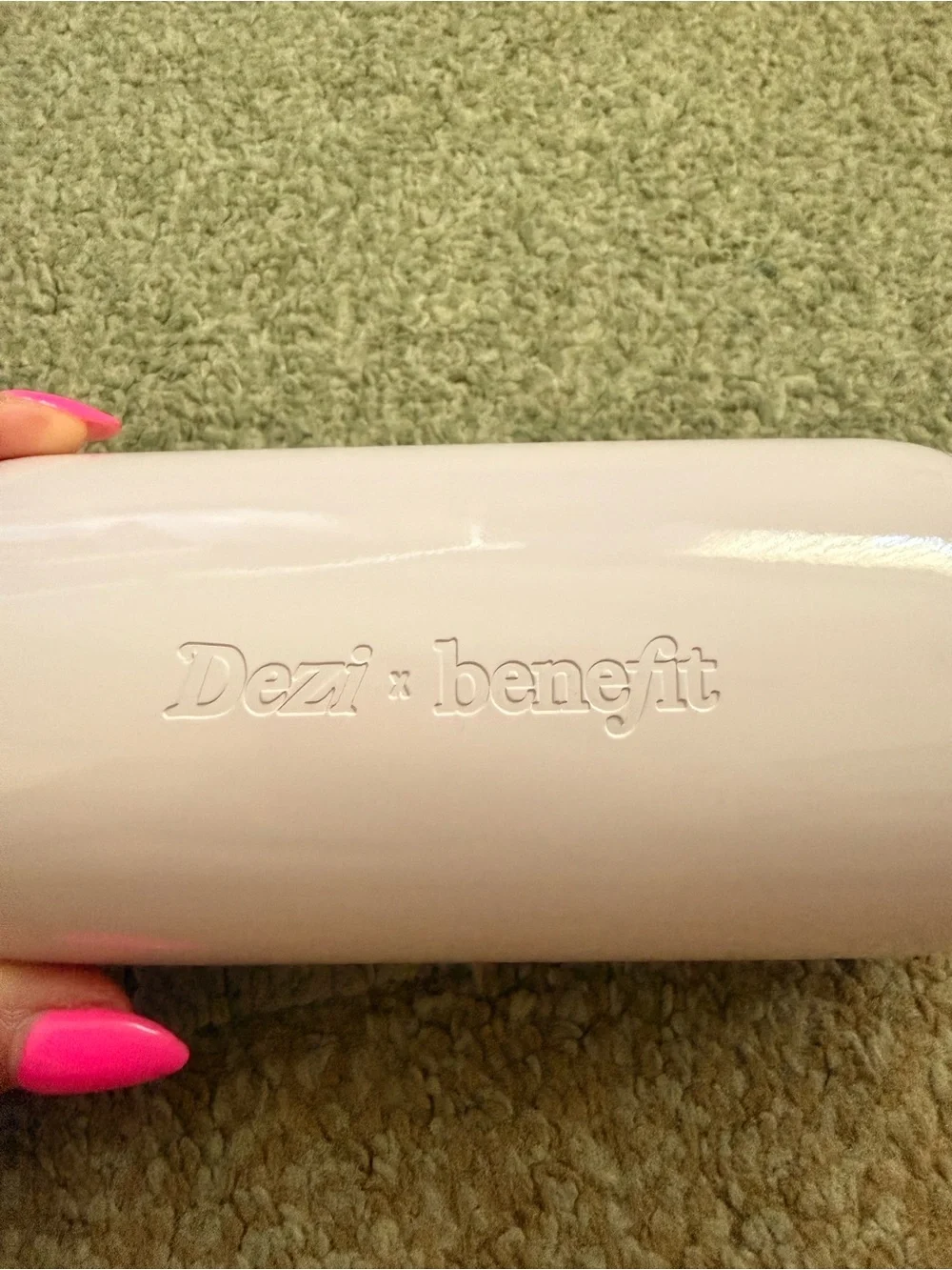 Sunglass/eyewear case.